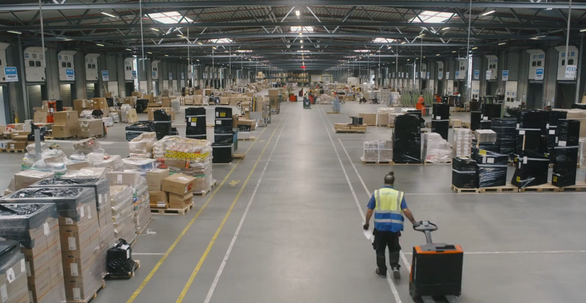 Sistema SpaceInvader de double stacking de paletes em operação de linehaul da PostNord, aumentando a capacidade de carga e reduzindo camiões na estrada.